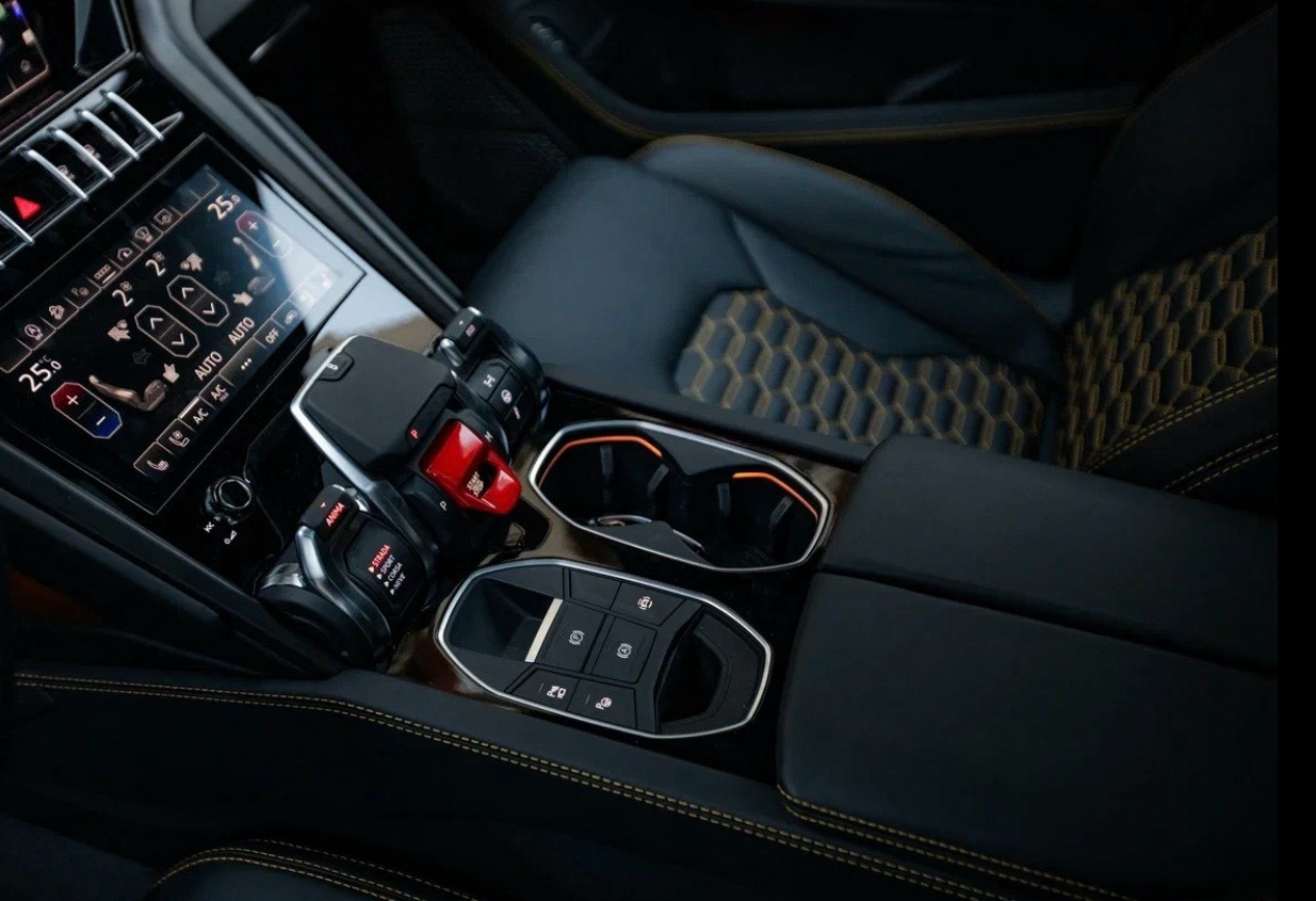 Аренда lamborghini urus премиум класса 2024 года в городе Москва Шаболовская от 64000 руб./сутки, полный привод, двигатель: бензин, объем 4 литра, каско (Впишу в полис), ОСАГО (Впишу в полис), без водителя, недорого, вид 10 - RentRide