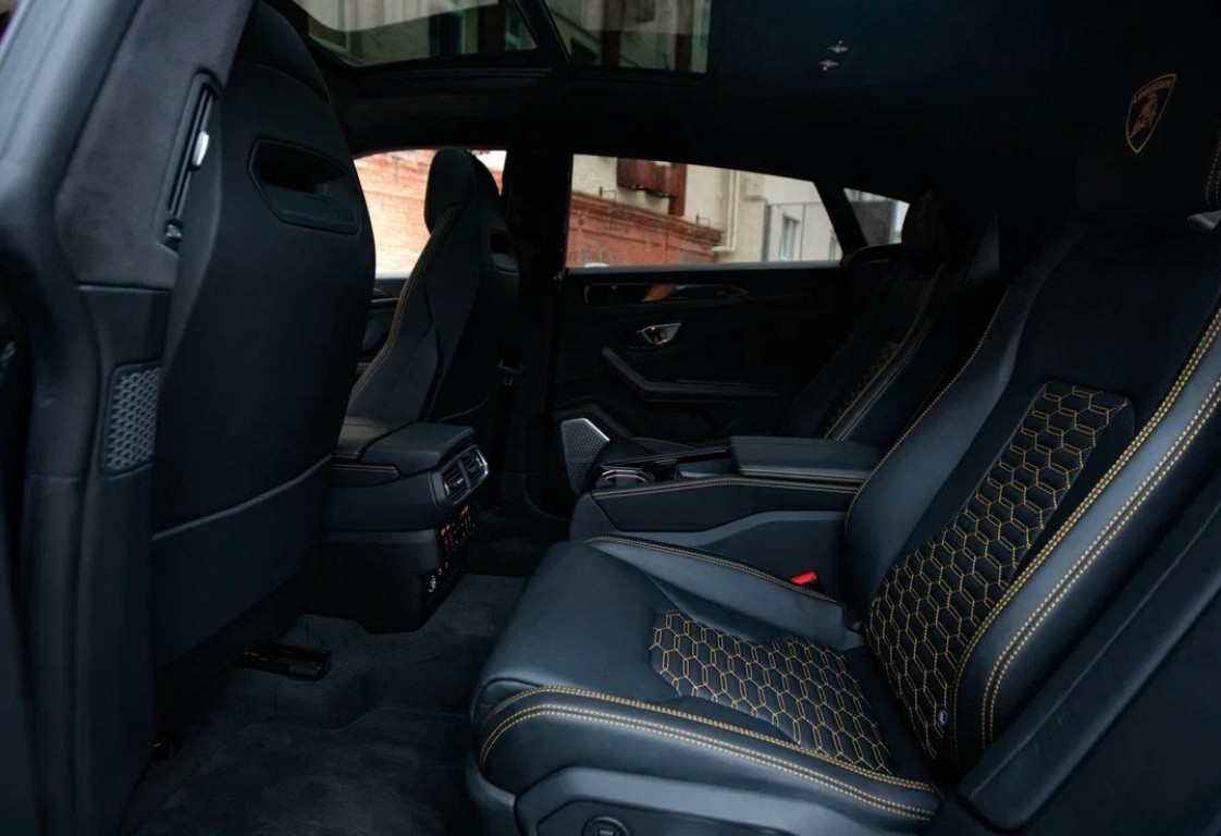 Аренда lamborghini urus премиум класса 2024 года в городе Москва Шаболовская от 64000 руб./сутки, полный привод, двигатель: бензин, объем 4 литра, каско (Впишу в полис), ОСАГО (Впишу в полис), без водителя, недорого, вид 13 - RentRide