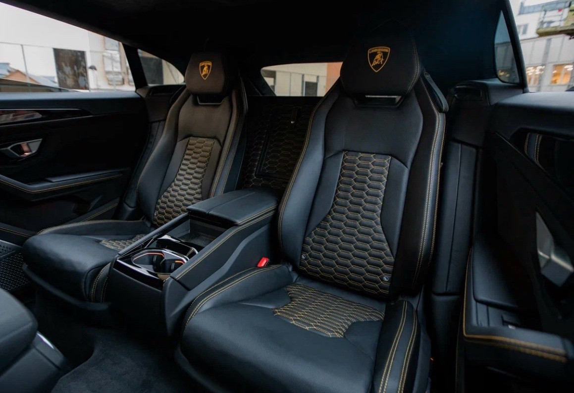 Аренда lamborghini urus премиум класса 2024 года в городе Москва Шаболовская от 64000 руб./сутки, полный привод, двигатель: бензин, объем 4 литра, каско (Впишу в полис), ОСАГО (Впишу в полис), без водителя, недорого, вид 12 - RentRide