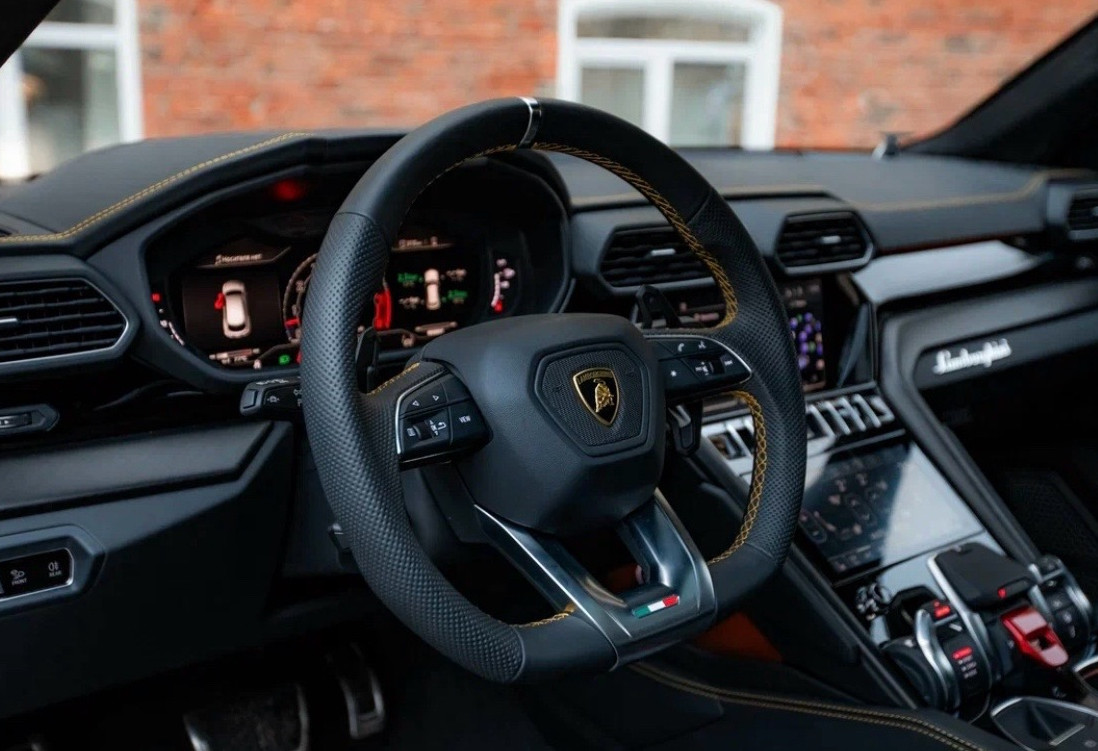 Аренда lamborghini urus премиум класса 2024 года в городе Москва Шаболовская от 64000 руб./сутки, полный привод, двигатель: бензин, объем 4 литра, каско (Впишу в полис), ОСАГО (Впишу в полис), без водителя, недорого, вид 11 - RentRide