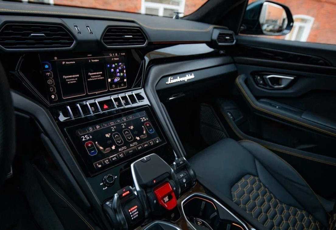 Аренда lamborghini urus премиум класса 2024 года в городе Москва Шаболовская от 64000 руб./сутки, полный привод, двигатель: бензин, объем 4 литра, каско (Впишу в полис), ОСАГО (Впишу в полис), без водителя, недорого, вид 9 - RentRide