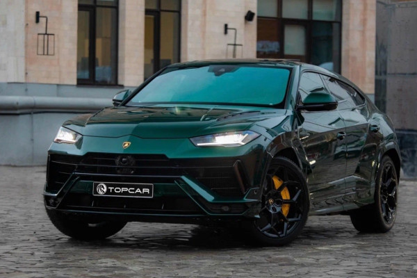 Прокат авто lamborghini urus премиум класса 2024 года в городе Москва Шаболовская от 64000 руб./сутки, полный привод, двигатель: бензин, объем 4 литра, каско (Впишу в полис), ОСАГО (Впишу в полис), без водителя, недорого - RentRide