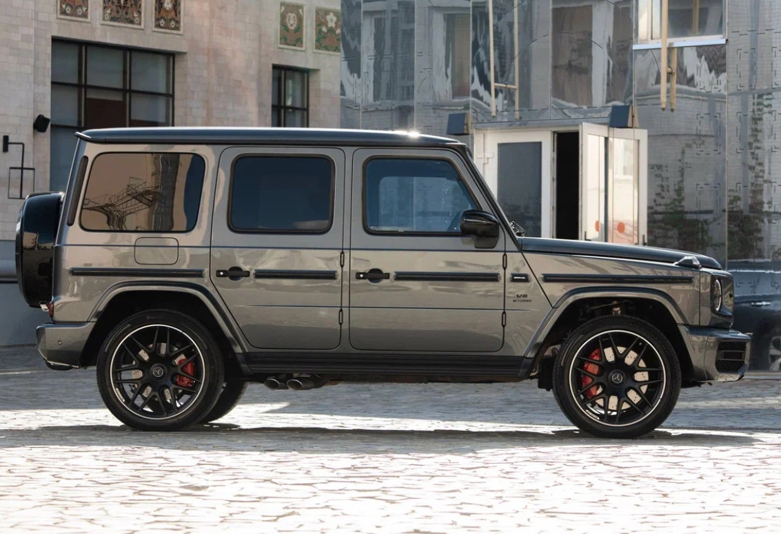 Аренда mercedes-benz g-klass-amg премиум класса 2023 года в городе Москва Шаболовская от 52000 руб./сутки, полный привод, двигатель: бензин, каско (Впишу в полис), ОСАГО (Впишу в полис), без водителя, недорого, вид 2 - RentRide