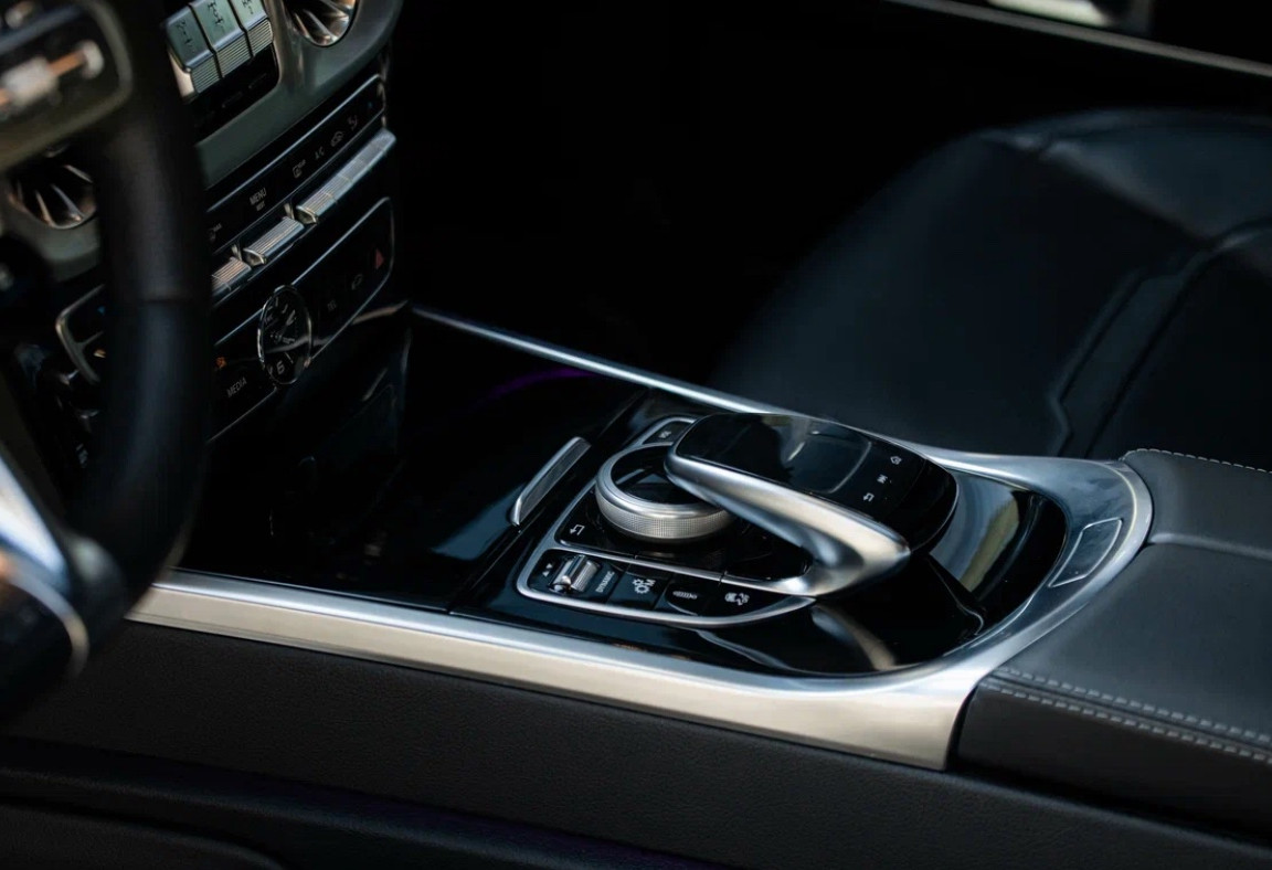 Аренда mercedes-benz g-klass-amg премиум класса 2023 года в городе Москва Шаболовская от 52000 руб./сутки, полный привод, двигатель: бензин, каско (Впишу в полис), ОСАГО (Впишу в полис), без водителя, недорого, вид 7 - RentRide