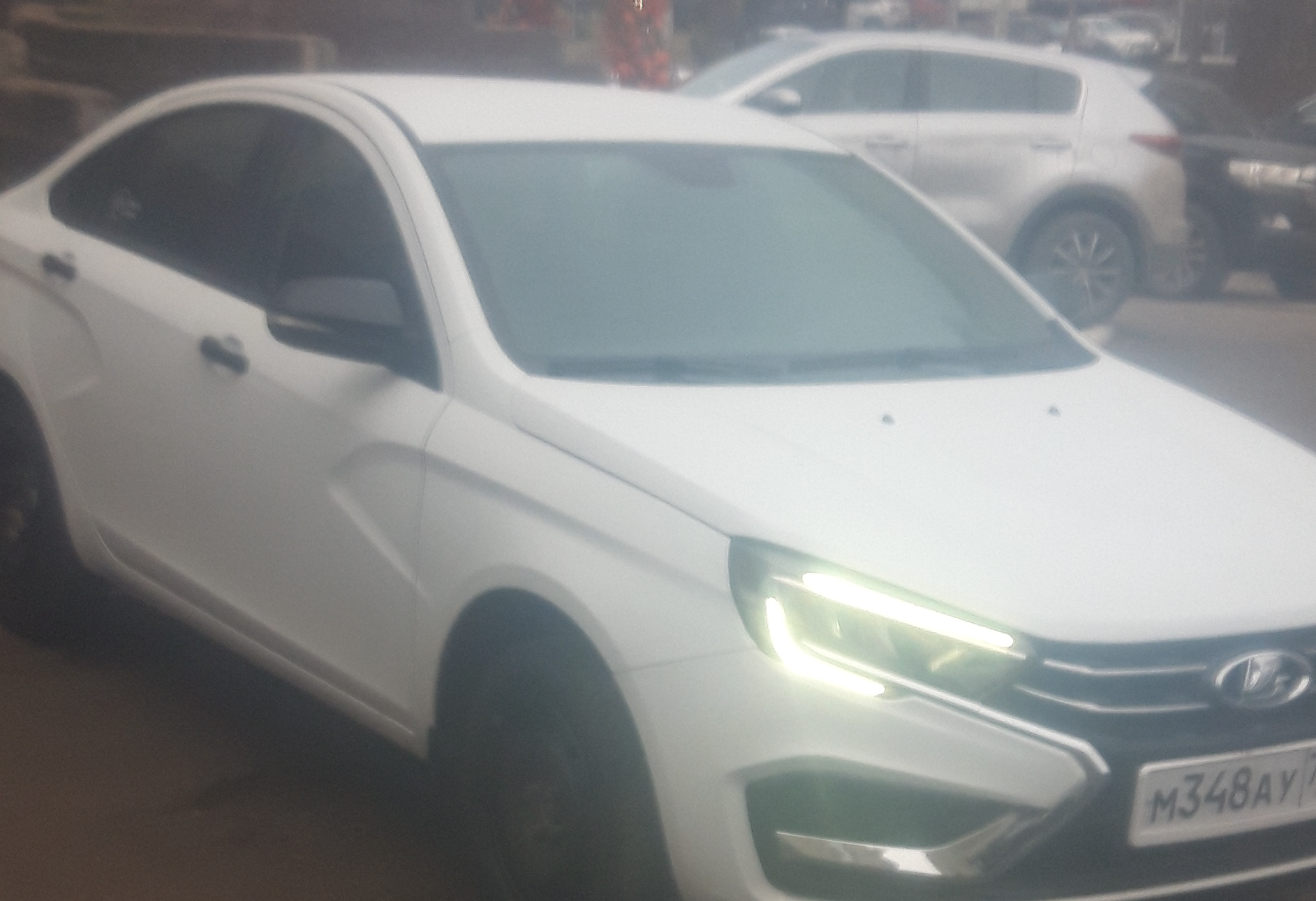 Аренда lada vesta эконом класса 2024 года в городе Москва от 1600 руб./сутки, передний привод, двигатель: бензин, объем 1600 литров, ОСАГО (Впишу в полис), без водителя, недорого - RentRide