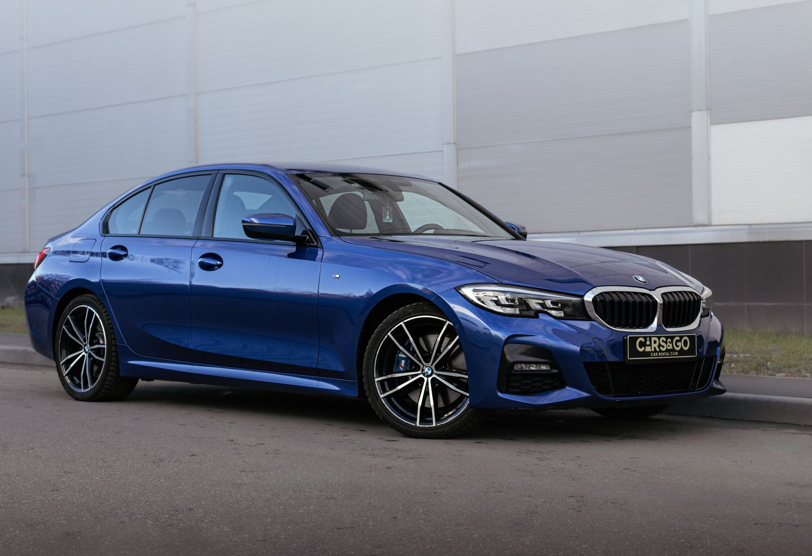 Аренда bmw 3-serii бизнес класса 2020 года в городе Москва Крылатское от 7200 руб./сутки, полный привод, двигатель: дизель, объем 2 литра, ОСАГО (Мультидрайв), без водителя, недорого - RentRide