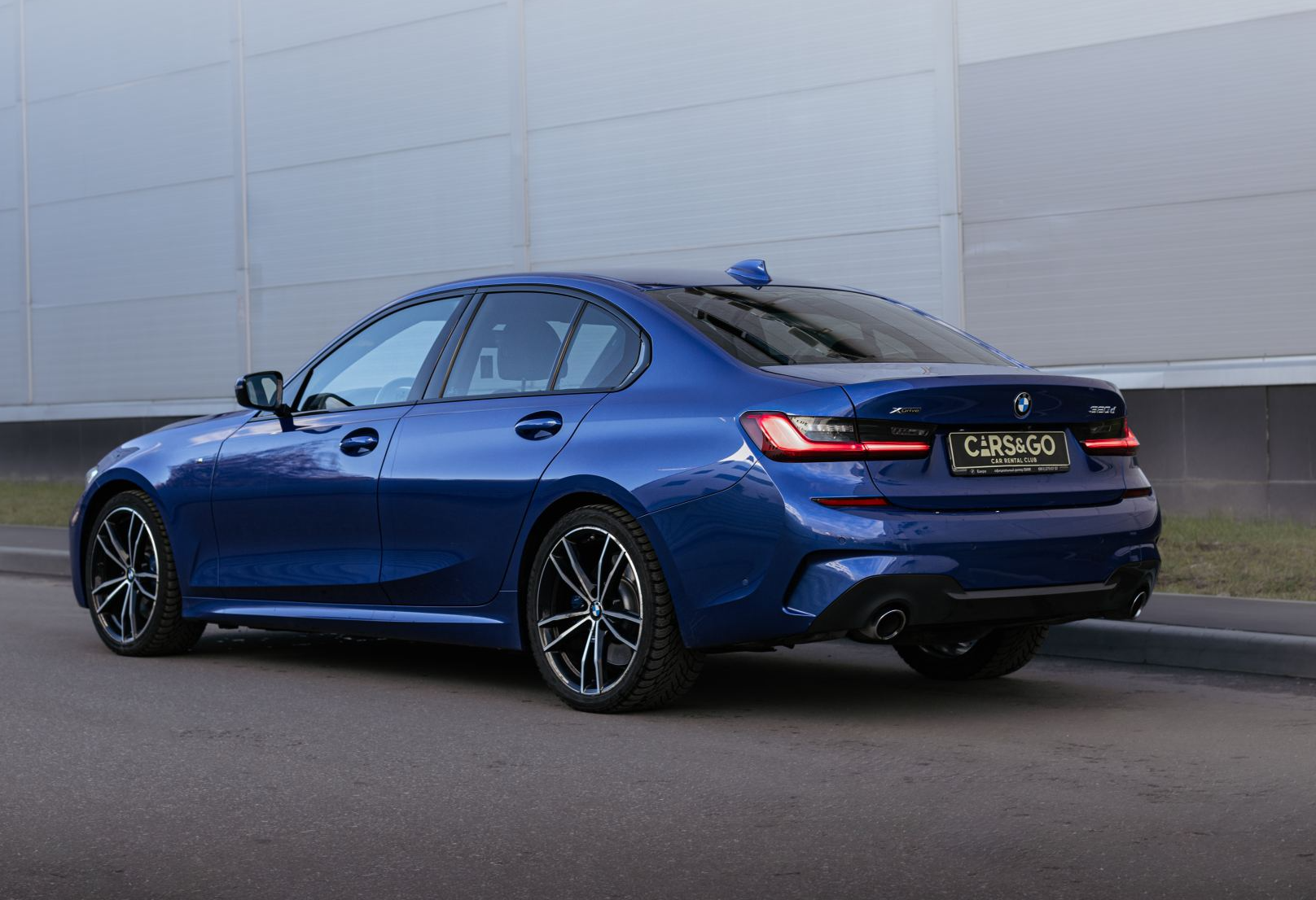 Аренда bmw 3-serii бизнес класса 2020 года в городе Москва Крылатское от 7200 руб./сутки, полный привод, двигатель: дизель, объем 2 литра, ОСАГО (Мультидрайв), без водителя, недорого, вид 3 - RentRide