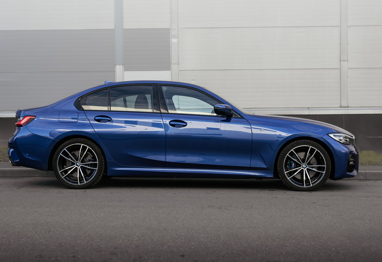 Аренда bmw 3-serii бизнес класса 2020 года в городе Москва Крылатское от 7200 руб./сутки, полный привод, двигатель: дизель, объем 2 литра, ОСАГО (Мультидрайв), без водителя, недорого, вид 2 - RentRide