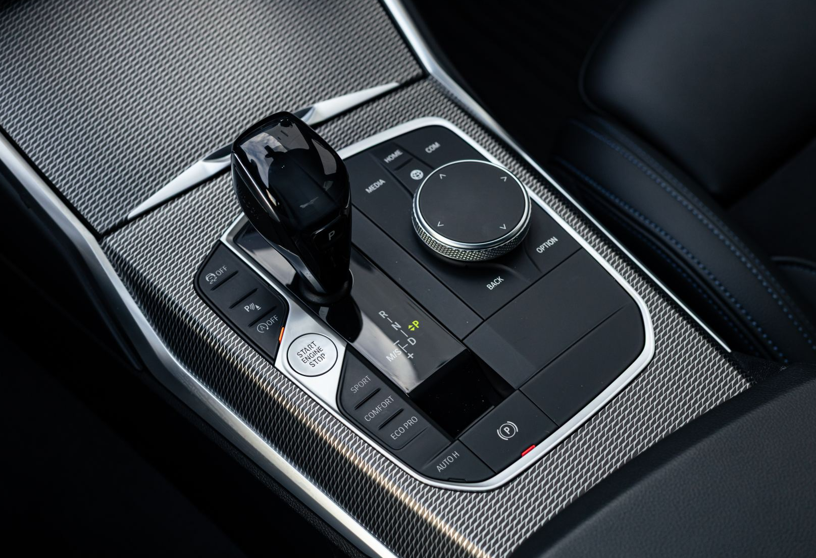 Аренда bmw 3-serii бизнес класса 2020 года в городе Москва Крылатское от 7200 руб./сутки, полный привод, двигатель: дизель, объем 2 литра, ОСАГО (Мультидрайв), без водителя, недорого, вид 8 - RentRide