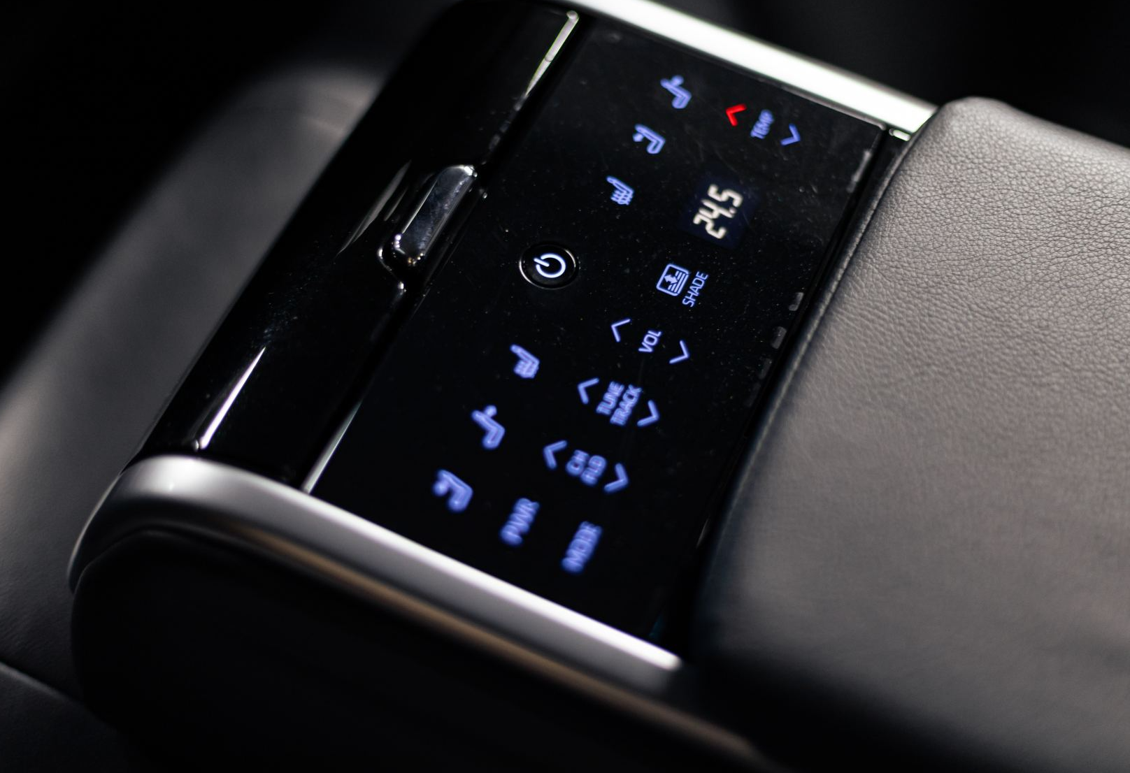 Аренда toyota camry комфорт класса 2019 года в городе Москва Крылатское от 5760 руб./сутки, передний привод, двигатель: бензин, объем 2.5 литров, ОСАГО (Мультидрайв), без водителя, недорого, вид 6 - RentRide