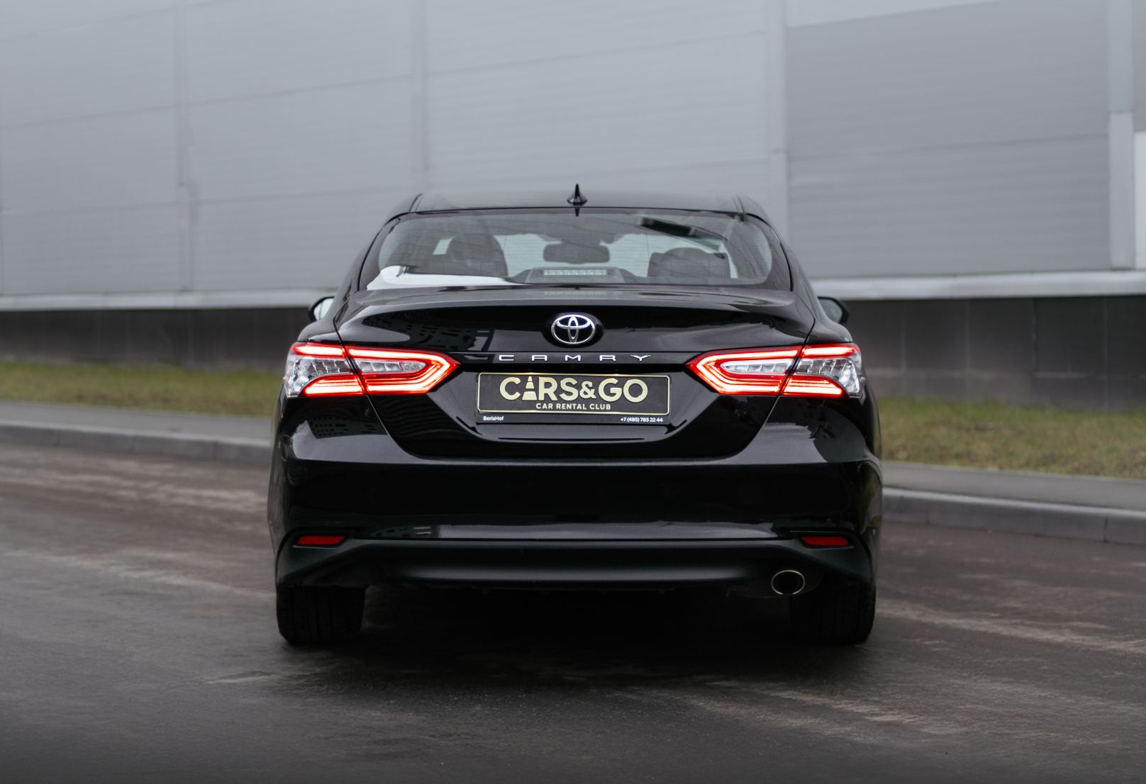 Аренда toyota camry комфорт класса 2019 года в городе Москва Крылатское от 5760 руб./сутки, передний привод, двигатель: бензин, объем 2.5 литров, ОСАГО (Мультидрайв), без водителя, недорого, вид 3 - RentRide