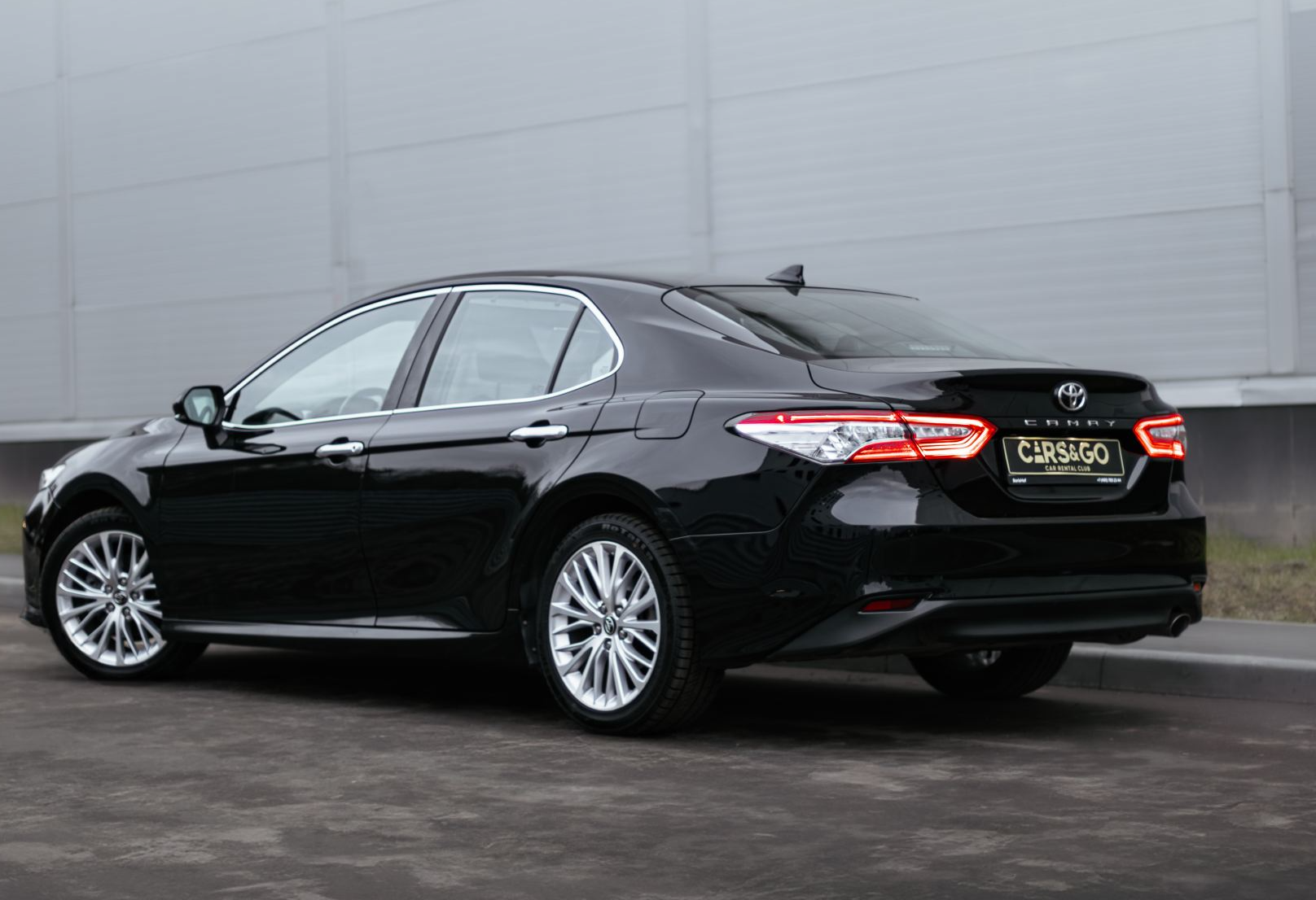 Аренда toyota camry комфорт класса 2019 года в городе Москва Крылатское от 5760 руб./сутки, передний привод, двигатель: бензин, объем 2.5 литров, ОСАГО (Мультидрайв), без водителя, недорого, вид 4 - RentRide