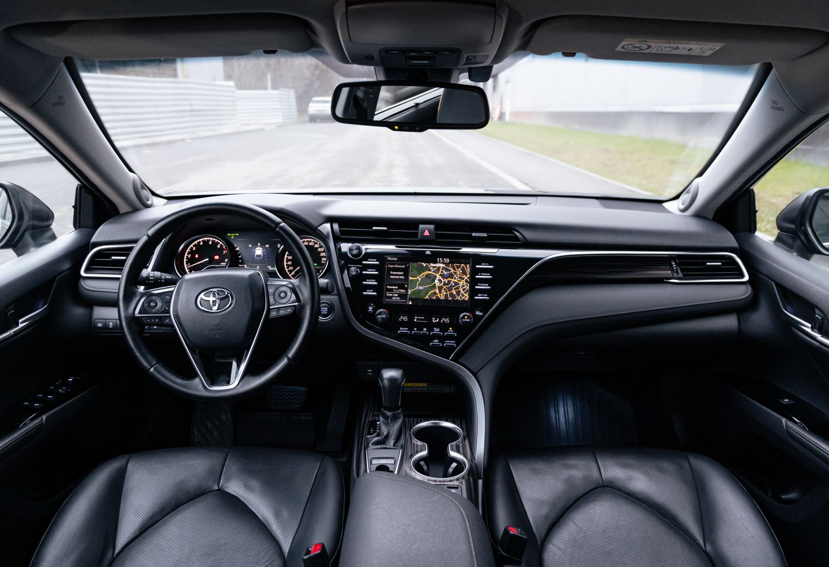 Аренда toyota camry комфорт класса 2019 года в городе Москва Крылатское от 5760 руб./сутки, передний привод, двигатель: бензин, объем 2.5 литров, ОСАГО (Мультидрайв), без водителя, недорого, вид 8 - RentRide