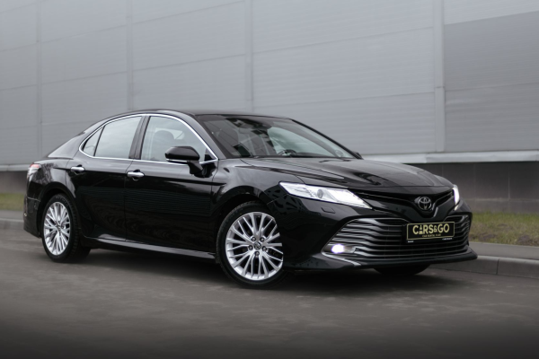 Прокат авто toyota camry комфорт класса 2019 года в городе Москва Крылатское от 5760 руб./сутки, передний привод, двигатель: бензин, объем 2.5 литров, ОСАГО (Мультидрайв), без водителя, недорого - RentRide