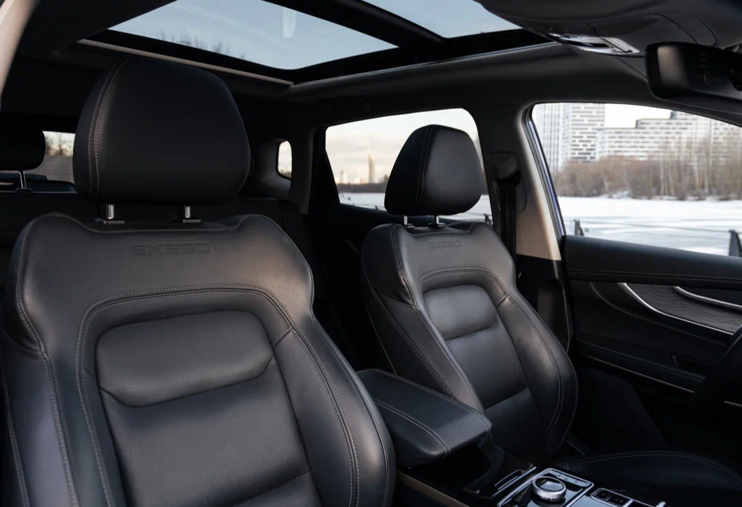 Аренда exeed lx комфорт класса 2023 года в городе Москва Крылатское от 4000 руб./сутки, полный привод, двигатель: бензин, объем 1.6 литров, ОСАГО (Мультидрайв), без водителя, недорого, вид 6 - RentRide