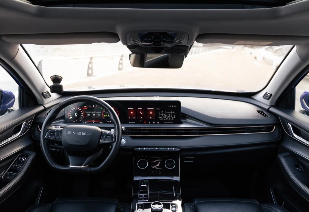 Аренда exeed lx комфорт класса 2023 года в городе Москва Крылатское от 4000 руб./сутки, полный привод, двигатель: бензин, объем 1.6 литров, ОСАГО (Мультидрайв), без водителя, недорого, вид 8 - RentRide