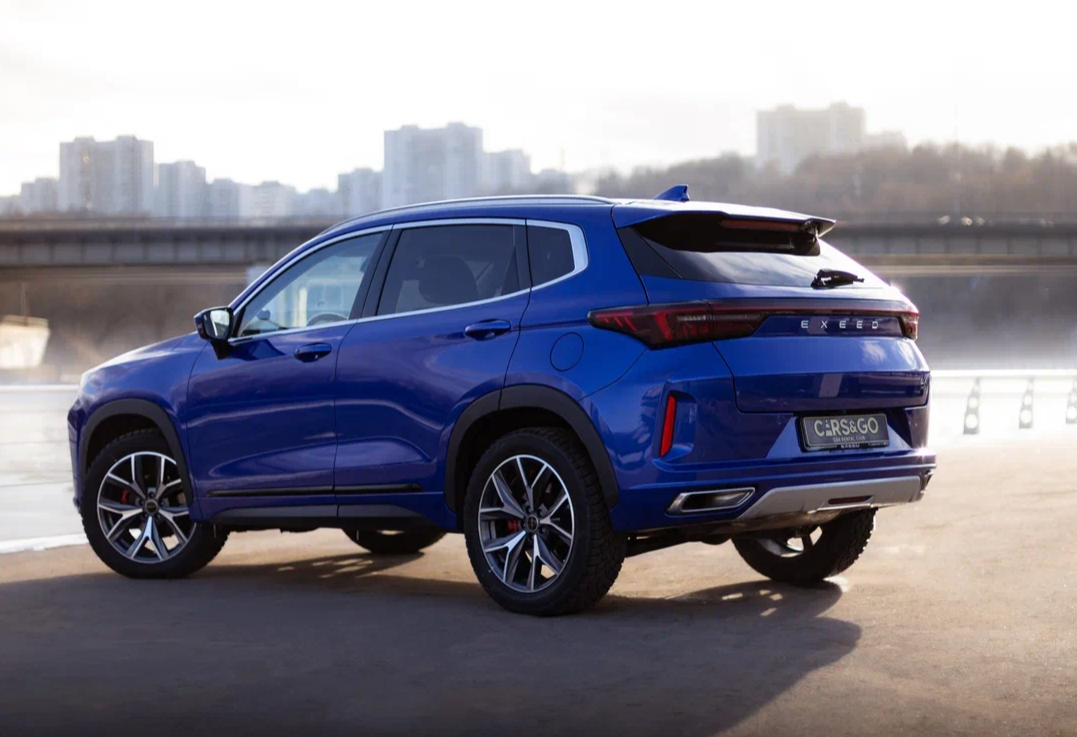 Аренда exeed lx комфорт класса 2023 года в городе Москва Крылатское от 4000 руб./сутки, полный привод, двигатель: бензин, объем 1.6 литров, ОСАГО (Мультидрайв), без водителя, недорого, вид 4 - RentRide