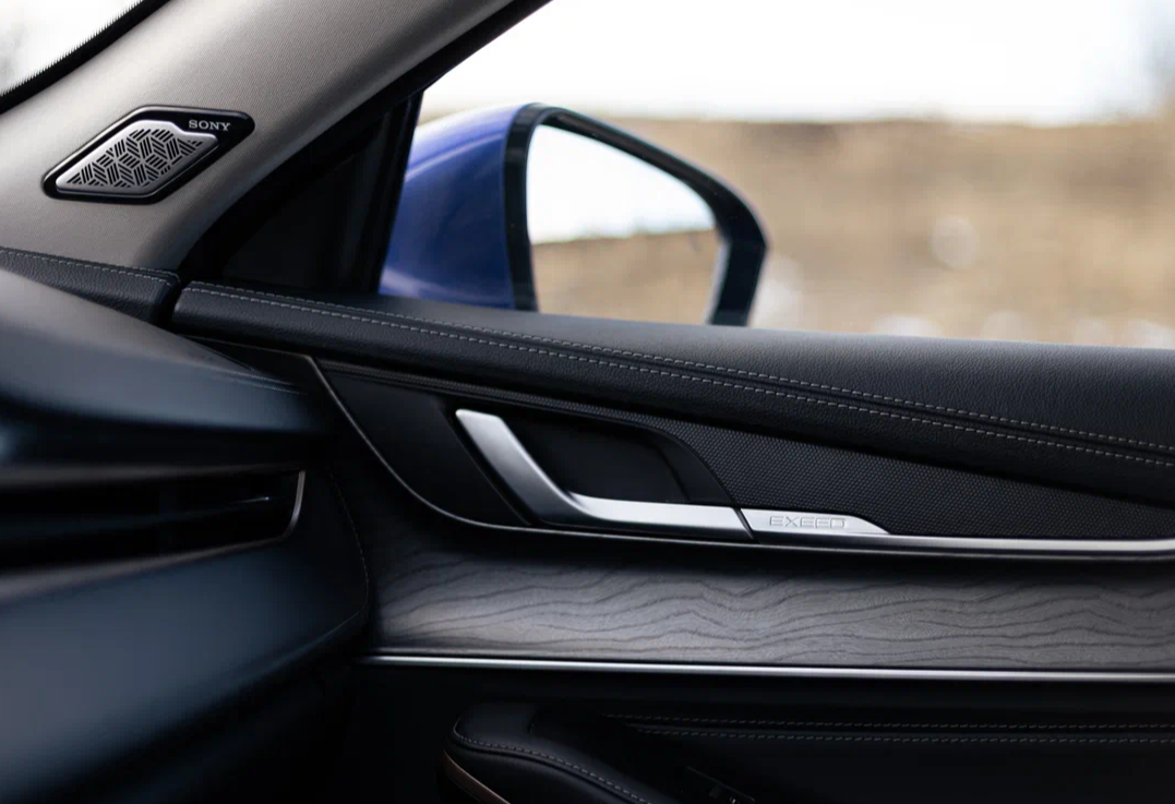 Аренда exeed lx комфорт класса 2023 года в городе Москва Крылатское от 4000 руб./сутки, полный привод, двигатель: бензин, объем 1.6 литров, ОСАГО (Мультидрайв), без водителя, недорого, вид 9 - RentRide