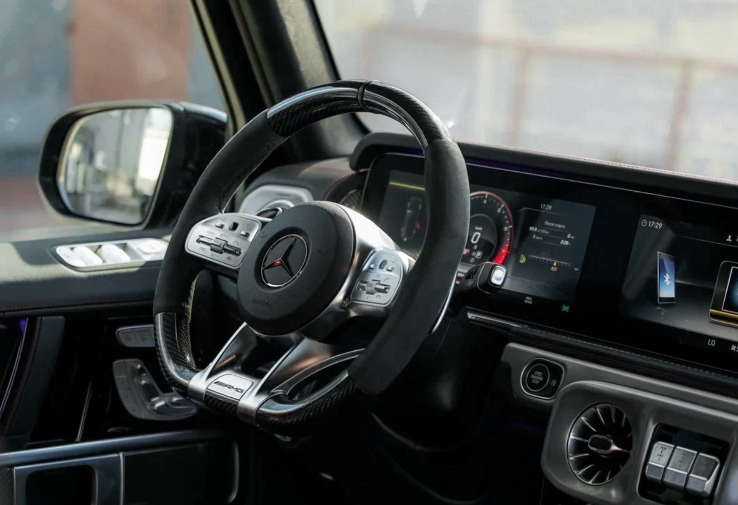 Аренда mercedes-benz g-klass-amg премиум класса 2023 года в городе Москва Шаболовская от 55200 руб./сутки, полный привод, двигатель: бензин, объем 4 литра, каско (Мультидрайв), ОСАГО (Мультидрайв), без водителя, недорого, вид 7 - RentRide