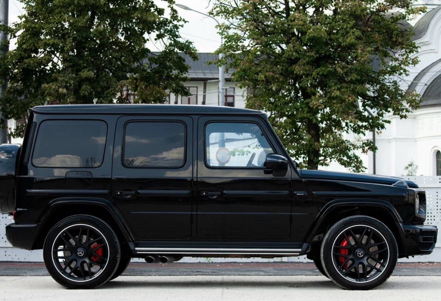 Аренда mercedes-benz g-klass-amg премиум класса 2023 года в городе Москва Шаболовская от 55200 руб./сутки, полный привод, двигатель: бензин, объем 4 литра, каско (Мультидрайв), ОСАГО (Мультидрайв), без водителя, недорого, вид 2 - RentRide