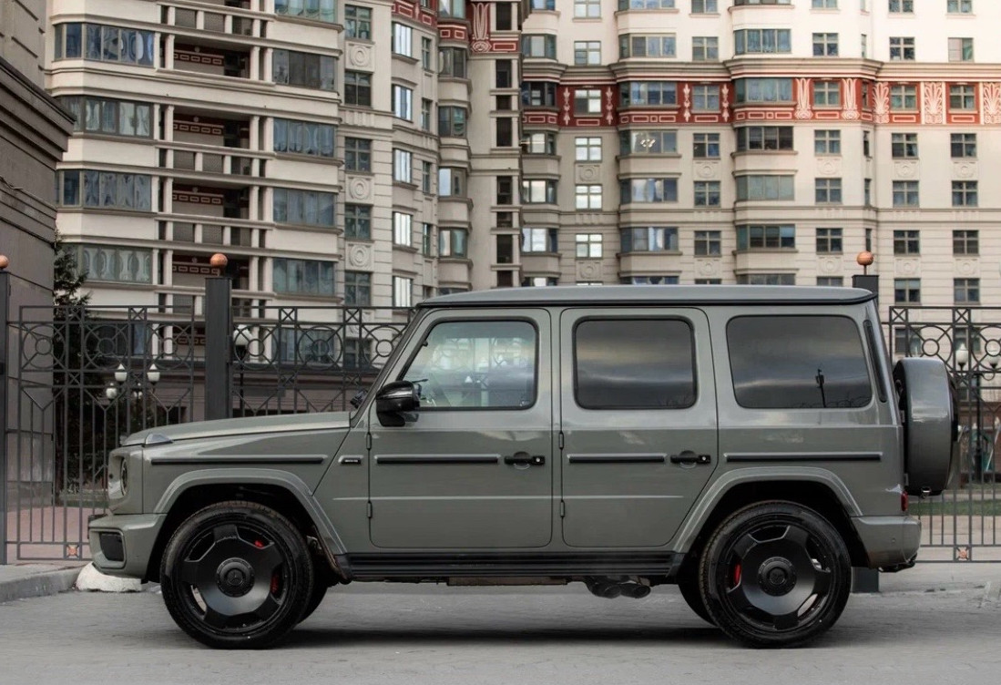 Аренда mercedes-benz g-klass-amg премиум класса 2024 года в городе Москва Шаболовская от 64000 руб./сутки, полный привод, двигатель: гибрид, объем 4 литра, каско (Мультидрайв), ОСАГО (Мультидрайв), без водителя, недорого, вид 4 - RentRide