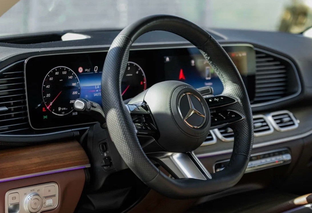 Аренда mercedes-benz gls-amg премиум класса 2023 года в городе Москва Шаболовская от 36800 руб./сутки, полный привод, двигатель: дизель, объем 4 литра, каско (Мультидрайв), ОСАГО (Мультидрайв), без водителя, недорого, вид 7 - RentRide