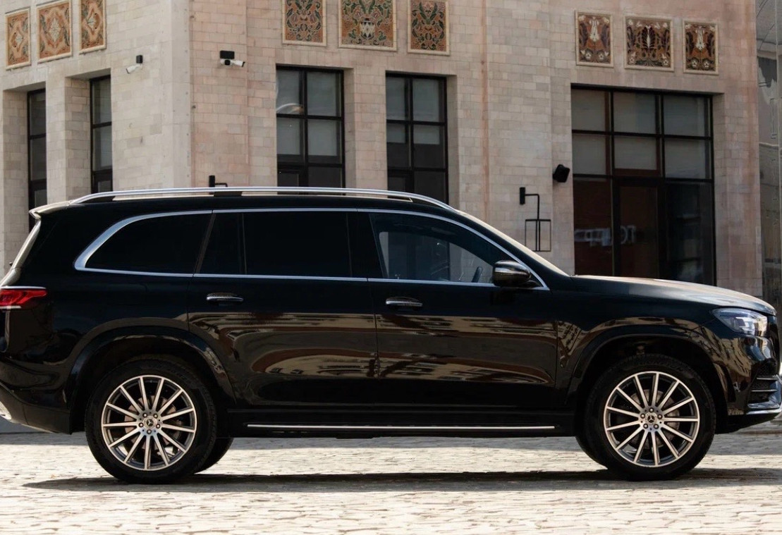Аренда mercedes-benz gls премиум класса 2022 года в городе Москва Шаболовская от 28000 руб./сутки, полный привод, двигатель: дизель, объем 2.9 литров, каско (Мультидрайв), ОСАГО (Мультидрайв), без водителя, недорого, вид 6 - RentRide