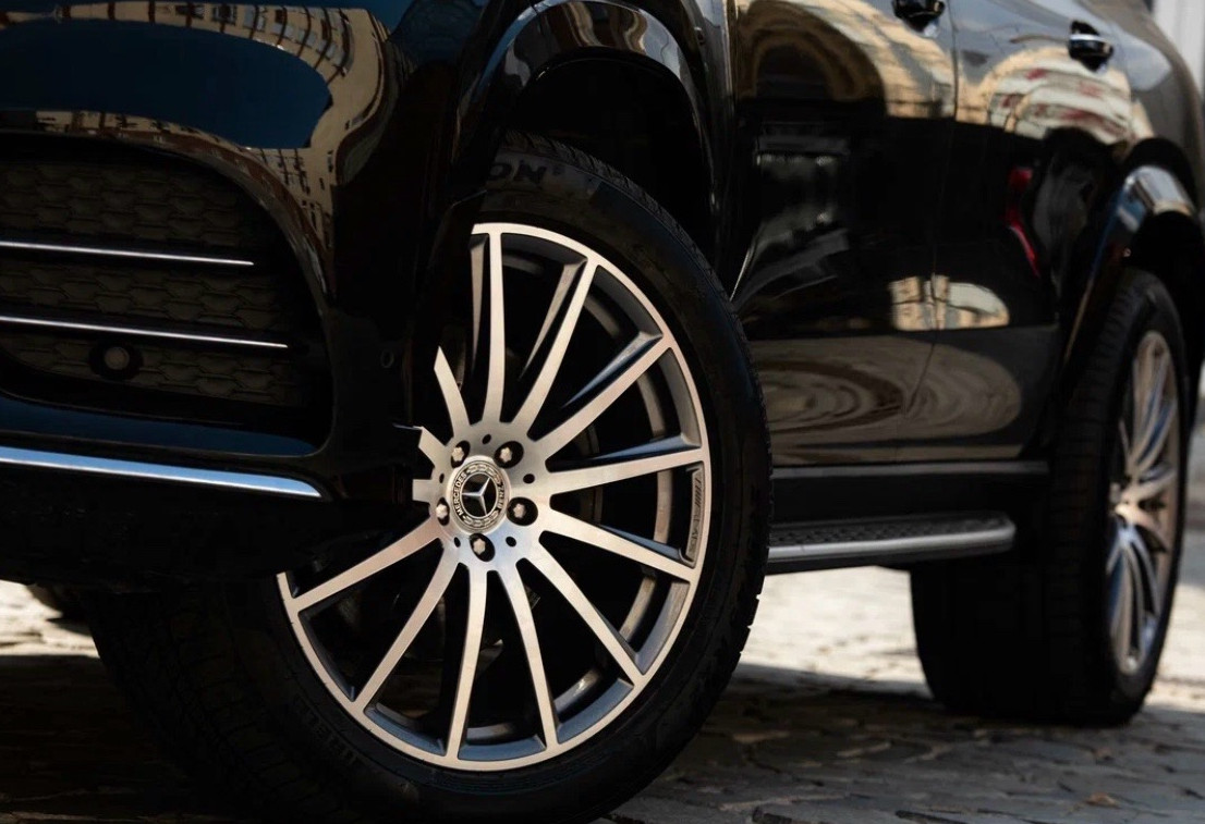 Аренда mercedes-benz gls премиум класса 2022 года в городе Москва Шаболовская от 28000 руб./сутки, полный привод, двигатель: дизель, объем 2.9 литров, каско (Мультидрайв), ОСАГО (Мультидрайв), без водителя, недорого, вид 2 - RentRide