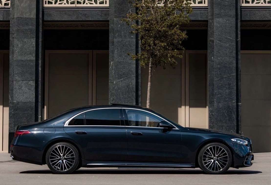 Аренда mercedes-benz s-klass премиум класса 2021 года в городе Москва Шаболовская от 28000 руб./сутки, полный привод, двигатель: гибрид, объем 3 литра, каско (Мультидрайв), ОСАГО (Мультидрайв), без водителя, недорого, вид 5 - RentRide