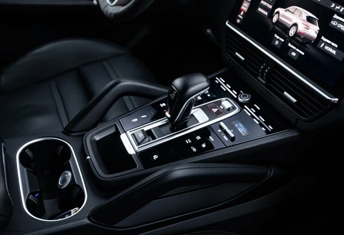 Аренда porsche cayenne бизнес класса 2021 года в городе Москва Шаболовская от 32000 руб./сутки, полный привод, двигатель: бензин, объем 4 литра, каско (Мультидрайв), ОСАГО (Мультидрайв), без водителя, недорого, вид 13 - RentRide