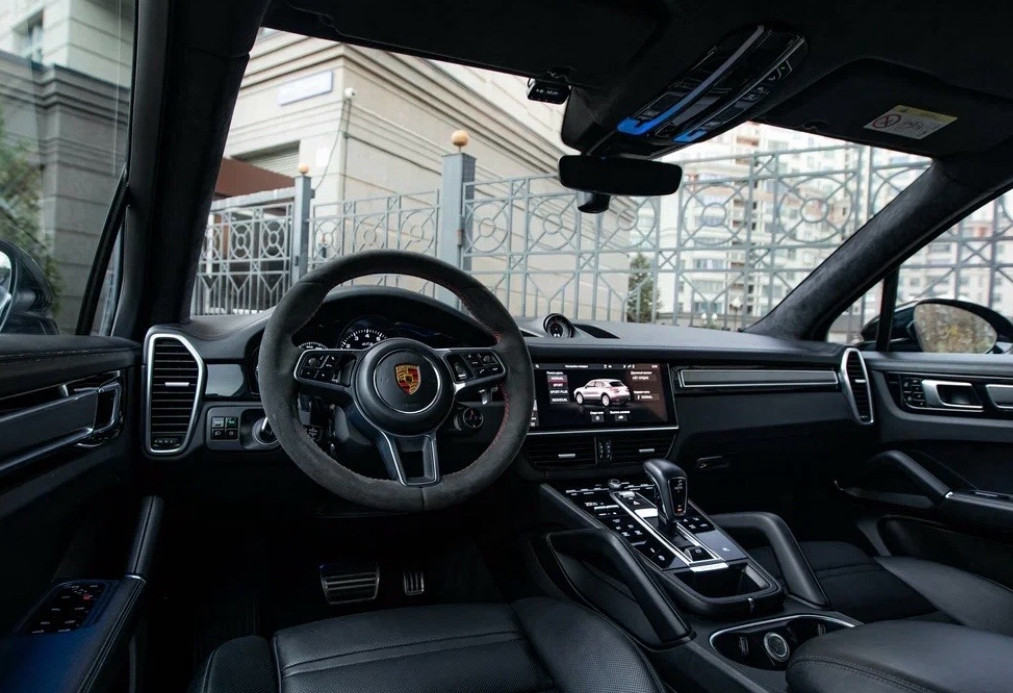 Аренда porsche cayenne бизнес класса 2021 года в городе Москва Шаболовская от 32000 руб./сутки, полный привод, двигатель: бензин, объем 4 литра, каско (Мультидрайв), ОСАГО (Мультидрайв), без водителя, недорого, вид 14 - RentRide
