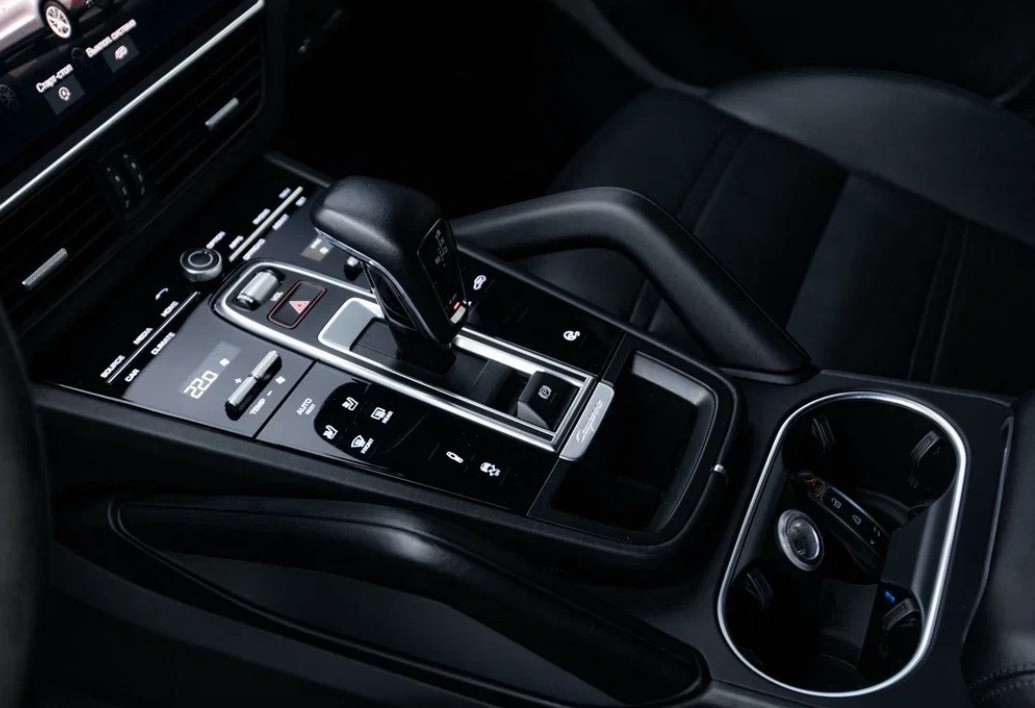 Аренда porsche cayenne бизнес класса 2021 года в городе Москва Шаболовская от 32000 руб./сутки, полный привод, двигатель: бензин, объем 4 литра, каско (Мультидрайв), ОСАГО (Мультидрайв), без водителя, недорого, вид 10 - RentRide