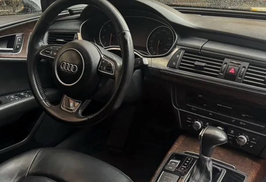 Аренда audi a7 стандарт класса 2012 года в городе Москва Физтех от 4800 руб./сутки, полный привод, двигатель: бензин, объем 204 литра, ОСАГО (Мультидрайв), без водителя, недорого, вид 4 - RentRide