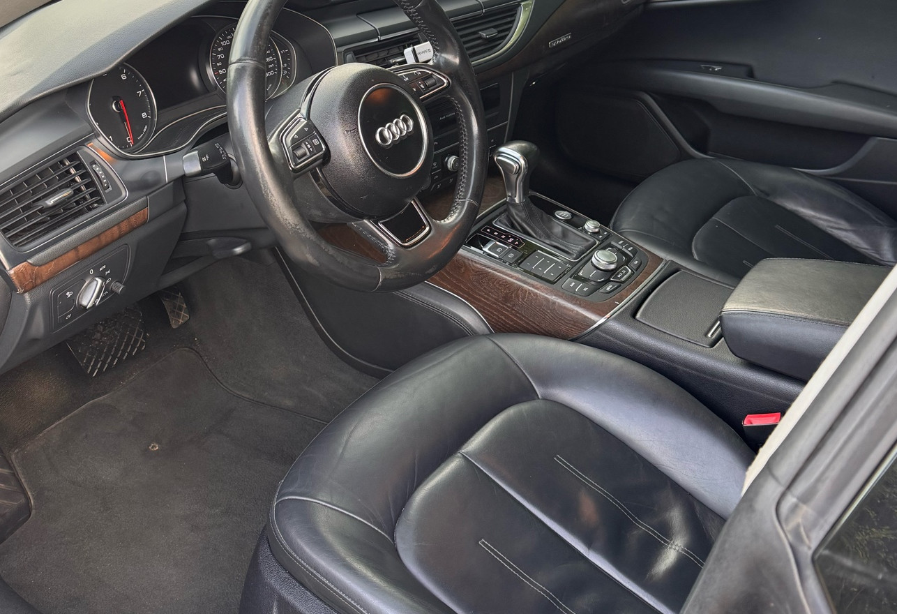Аренда audi a7 стандарт класса 2012 года в городе Москва Физтех от 4400 руб./сутки, полный привод, двигатель: бензин, объем 204 литра, ОСАГО (Мультидрайв), без водителя, недорого, вид 8 - RentRide