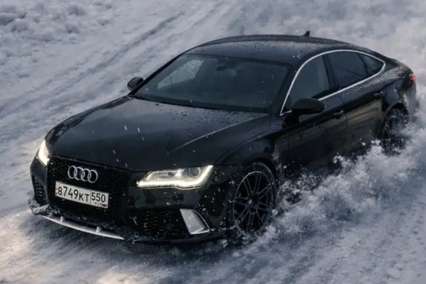 Прокат авто audi a7 стандарт класса 2012 года в городе Москва Физтех от 4800 руб./сутки, полный привод, двигатель: бензин, объем 204 литра, ОСАГО (Мультидрайв), без водителя, недорого - RentRide