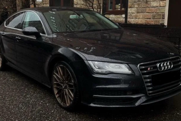 Прокат авто audi a7 стандарт класса 2012 года в городе Москва Физтех от 4800 руб./сутки, полный привод, двигатель: бензин, объем 204 литра, ОСАГО (Мультидрайв), без водителя, недорого - RentRide