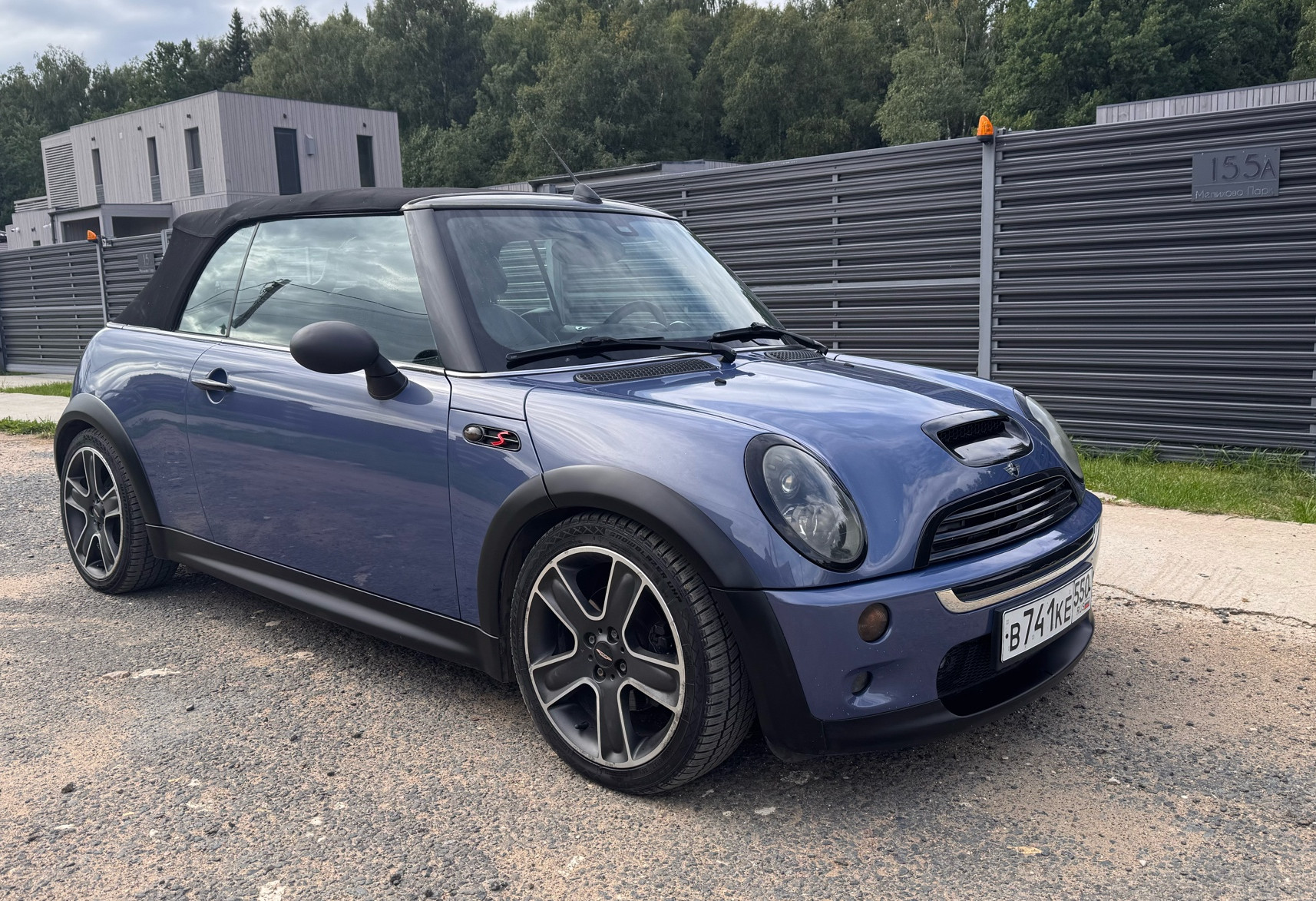 Аренда mini cabrio 2006 года в городе Москва Физтех от 4000 руб./сутки, передний привод, двигатель: бензин, объем 1.6 литров, ОСАГО (Мультидрайв), без водителя, недорого, вид 6 - RentRide