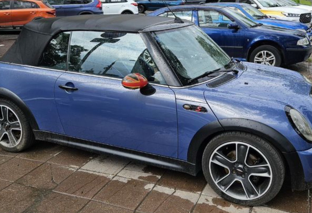 Аренда mini cabrio комфорт класса 2006 года в городе Москва Физтех от 2800 руб./сутки, передний привод, двигатель: бензин, объем 1.6 литров, ОСАГО (Мультидрайв), без водителя, недорого - RentRide