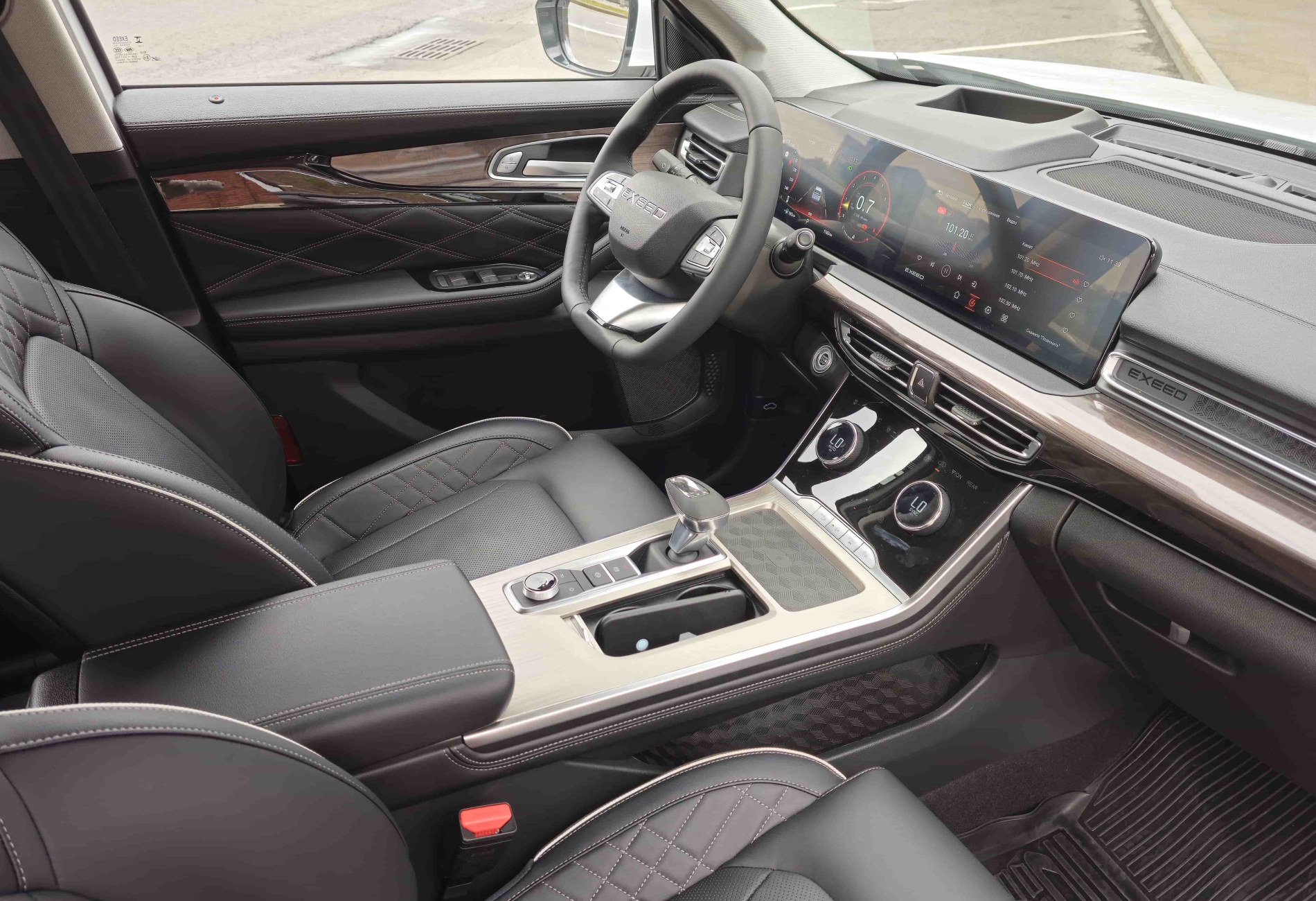 Аренда exeed vx комфорт класса 2023 года в городе Москва Таганская от 6900 руб./сутки, полный привод, двигатель: бензин, объем 2 литра, каско (Мультидрайв), ОСАГО (Мультидрайв), без водителя, недорого, вид 6 - RentRide