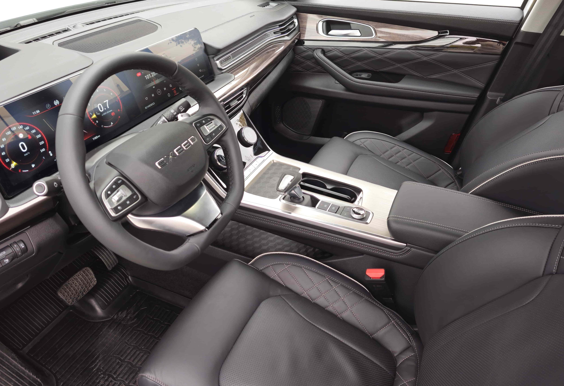 Аренда exeed vx комфорт класса 2023 года в городе Москва Таганская от 6900 руб./сутки, полный привод, двигатель: бензин, объем 2 литра, каско (Мультидрайв), ОСАГО (Мультидрайв), без водителя, недорого, вид 5 - RentRide