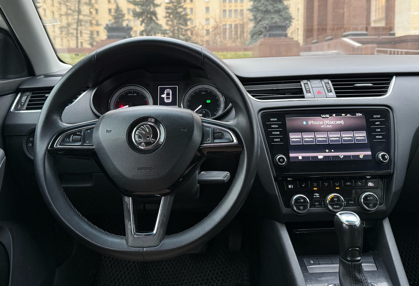 Аренда skoda octavia эконом класса 2017 года в городе Москва Нагорная от 1990 руб./сутки, передний привод, двигатель: газ, объем 1.6 литров, ОСАГО (Впишу в полис), без водителя, недорого, вид 7 - RentRide