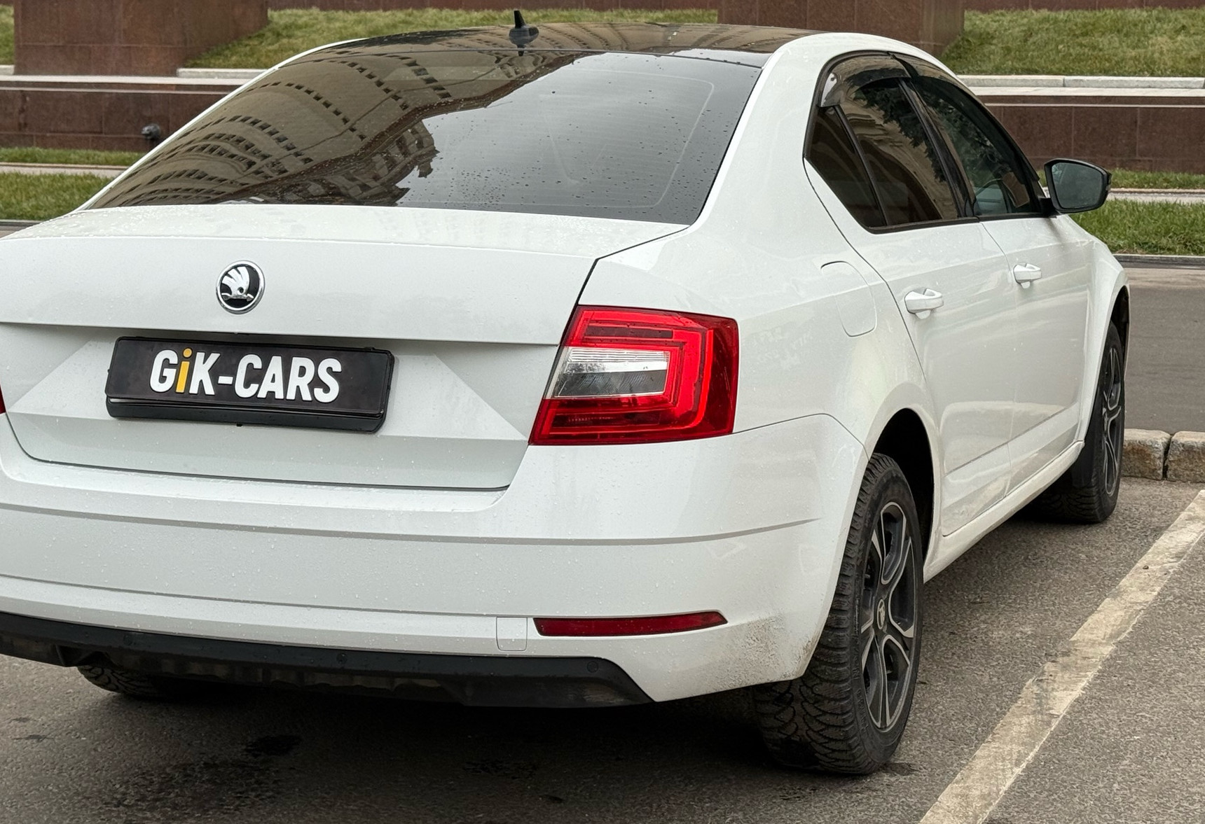 Аренда skoda octavia эконом класса 2017 года в городе Москва Нагорная от 1990 руб./сутки, передний привод, двигатель: газ, объем 1.6 литров, ОСАГО (Впишу в полис), без водителя, недорого, вид 4 - RentRide