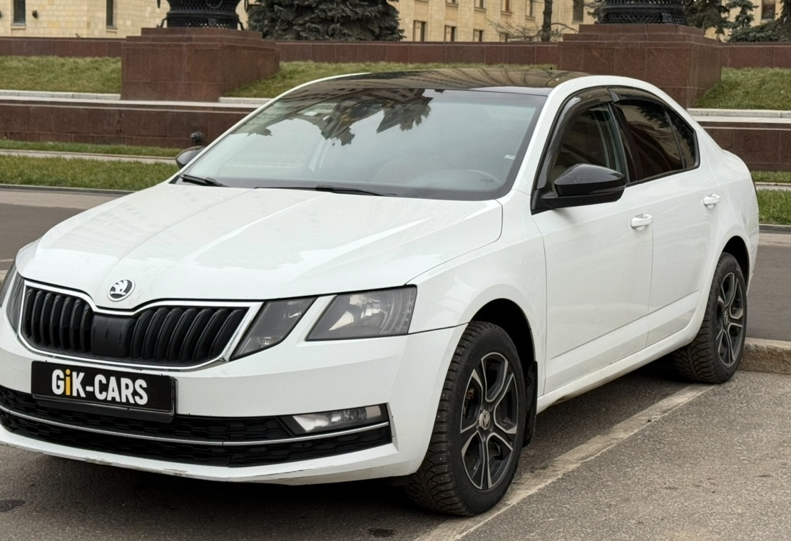 Аренда skoda octavia эконом класса 2017 года в городе Москва Нагорная от 1990 руб./сутки, передний привод, двигатель: газ, объем 1.6 литров, ОСАГО (Впишу в полис), без водителя, недорого - RentRide