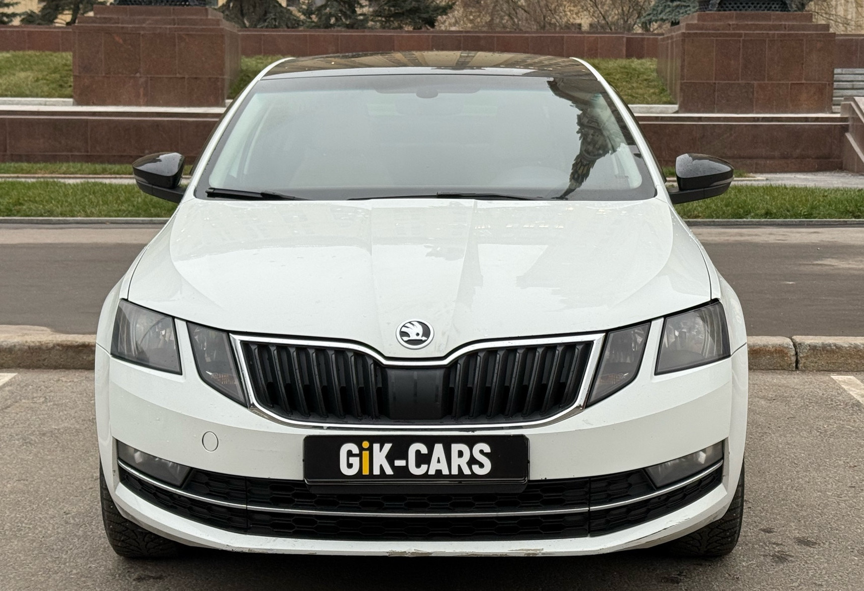 Аренда skoda octavia эконом класса 2017 года в городе Москва Нагорная от 1990 руб./сутки, передний привод, двигатель: газ, объем 1.6 литров, ОСАГО (Впишу в полис), без водителя, недорого, вид 2 - RentRide