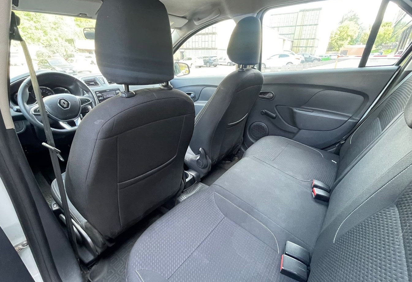 Аренда renault logan эконом класса 2021 года в городе Москва Нагорная от 1790 руб./сутки, передний привод, двигатель: бензин, объем 1.6 литров, ОСАГО (Впишу в полис), без водителя, недорого, вид 8 - RentRide