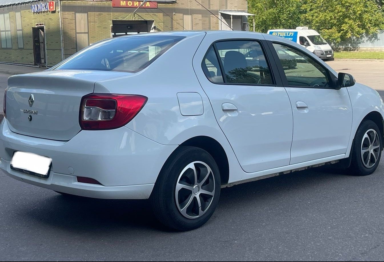 Аренда renault logan эконом класса 2021 года в городе Москва Нагорная от 1790 руб./сутки, передний привод, двигатель: бензин, объем 1.6 литров, ОСАГО (Впишу в полис), без водителя, недорого, вид 3 - RentRide