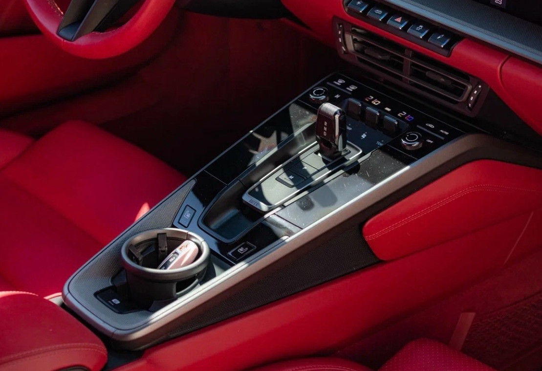 Аренда porsche 911 премиум класса 2021 года в городе Москва Тульская от 36000 руб./сутки, передний привод, двигатель: бензин, объем 3 литра, каско (Мультидрайв), ОСАГО (Мультидрайв), без водителя, недорого, вид 12 - RentRide