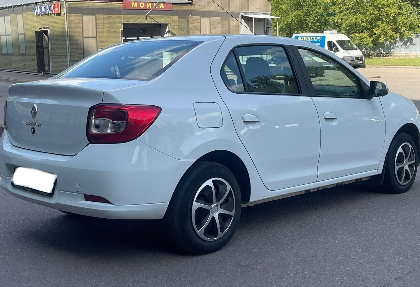 Аренда renault logan эконом класса 2021 года в городе Москва Нагорная от 1790 руб./сутки, передний привод, двигатель: газ, объем 1.6 литров, ОСАГО (Впишу в полис), без водителя, недорого, вид 3 - RentRide