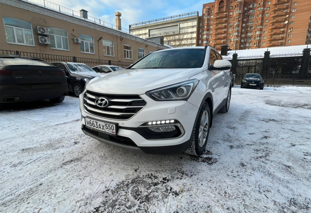 Аренда hyundai santa-fe комфорт класса 2018 года в городе Москва от 3400 руб./сутки, полный привод, двигатель: дизель, объем 2.2 литра, ОСАГО (Впишу в полис), без водителя, недорого, вид 2 - RentRide