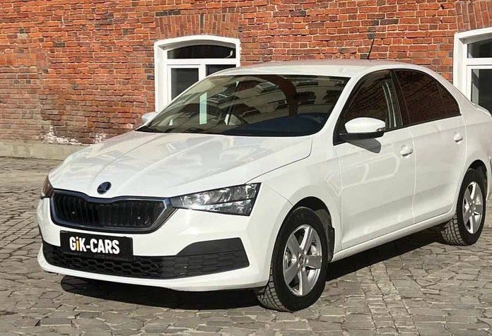 Аренда skoda rapid эконом класса 2021 года в городе Москва Нагорная от 1990 руб./сутки, передний привод, двигатель: бензин, объем 1.6 литров, ОСАГО (Впишу в полис), без водителя, недорого - RentRide